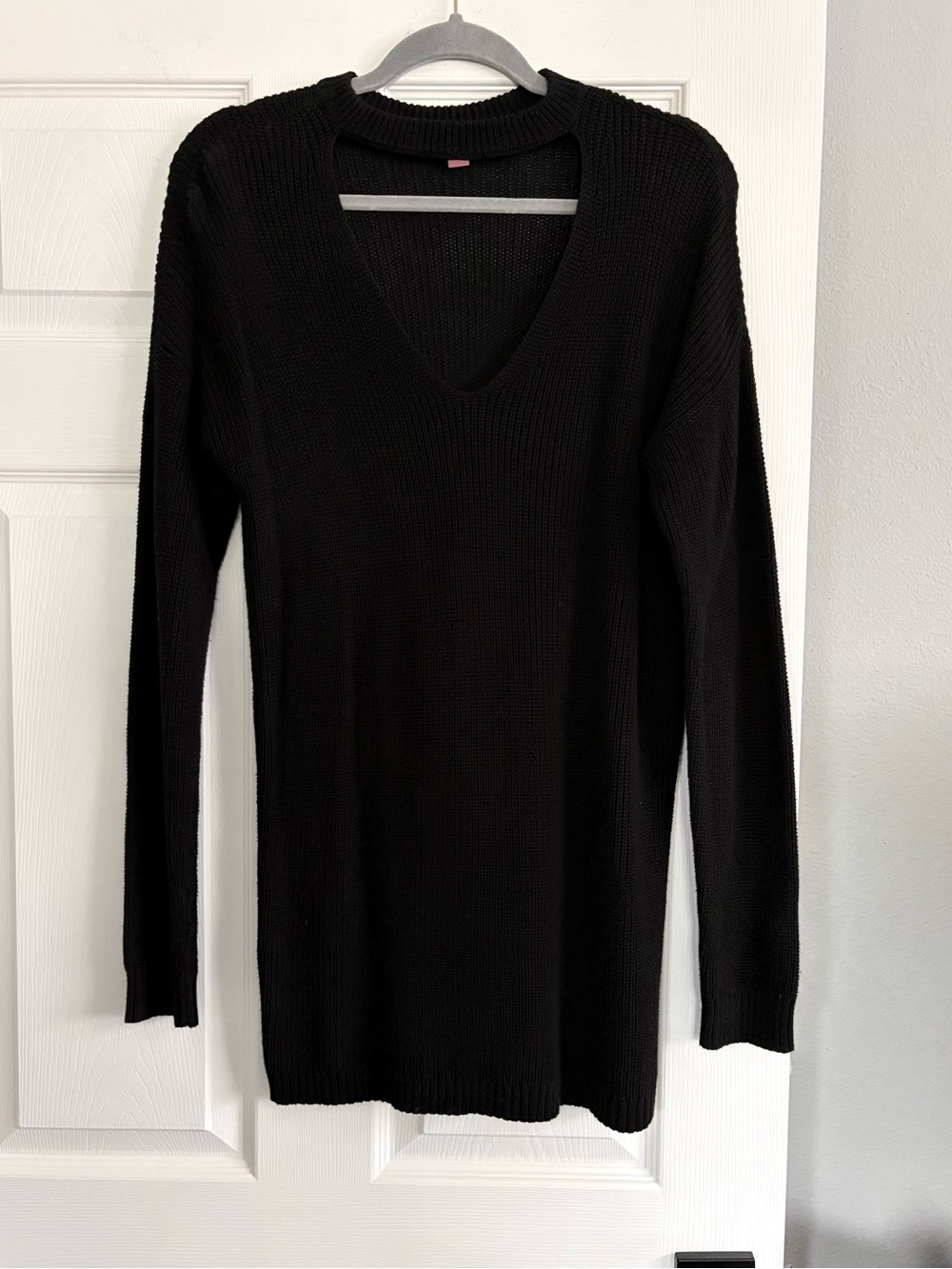Vince Camuto Black V-Neck Long Sleeve Knit Sweater